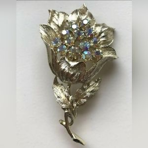 BEAUTIFUL VINTAGE CORO SIGNED IRIDESCENT CRYSTAL RHINESTONE FLOWER BROOCH PIN